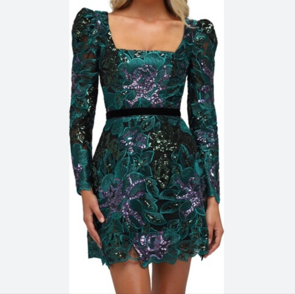 NEW HELSI ALICE FLORAL EMBROIDERED SEQUIN LONG SLEEVE COCTAIL DRESS. SIZE:SMALL